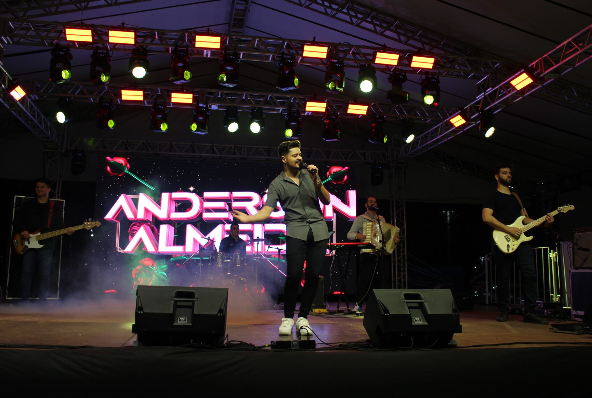 Até domingo, o palco principal da Feira Agroambiental e Turística de Gravataí recebe diversos shows gratuitos