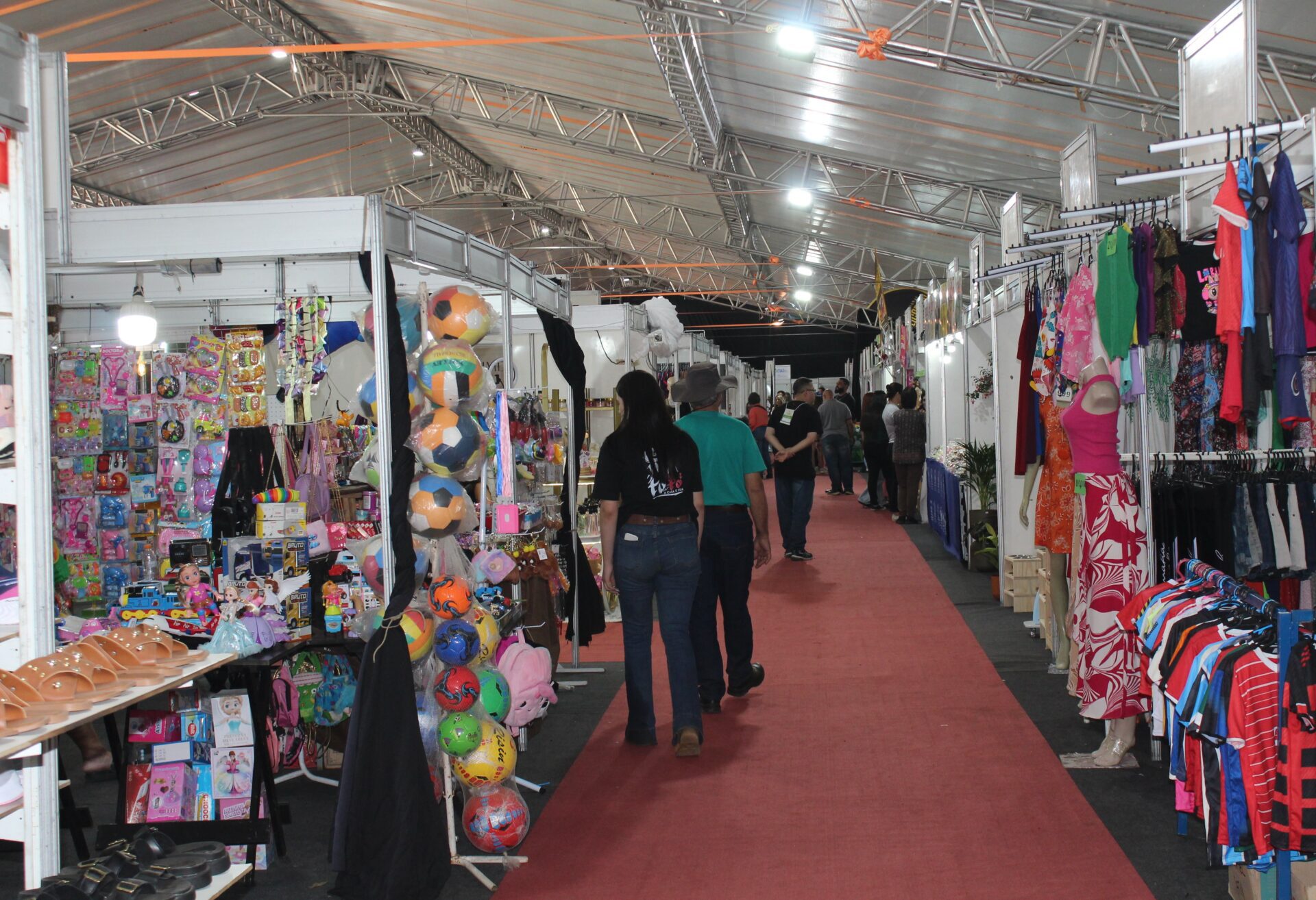 Com expositores de diversos segmentos, destaque ao tradicionalismo e apresentações artísticas, 11ª Fearg inicia em Gravataí