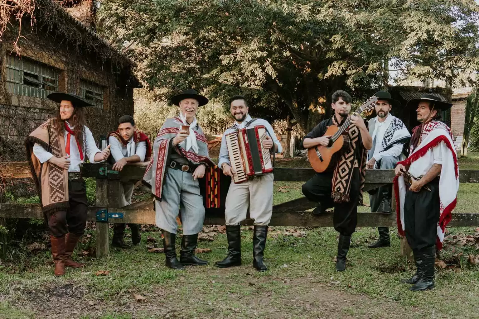 Em comemoração aos 36 anos do 17º BPM, Gravataí recebe Os Serranos no CTG Aldeia dos Anjos