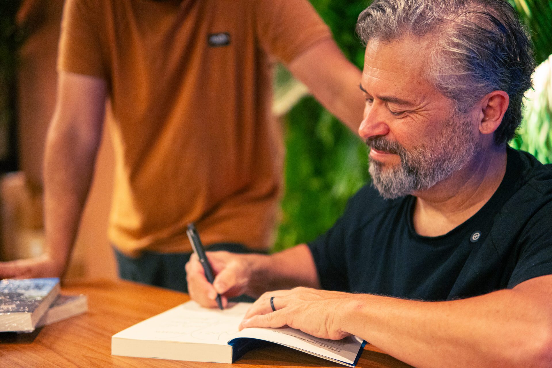 Pastor de Gravataí lança livro com o propósito de motivar leitores para uma jornada de vida de avanços constantes