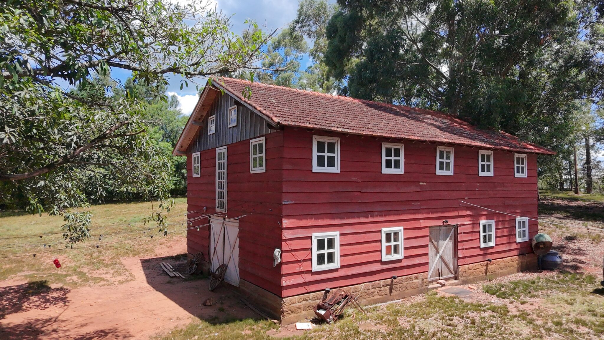Em Gravataí, chácara com celeiro em estilo americano se destaca pela arquitetura e versatilidade para eventos