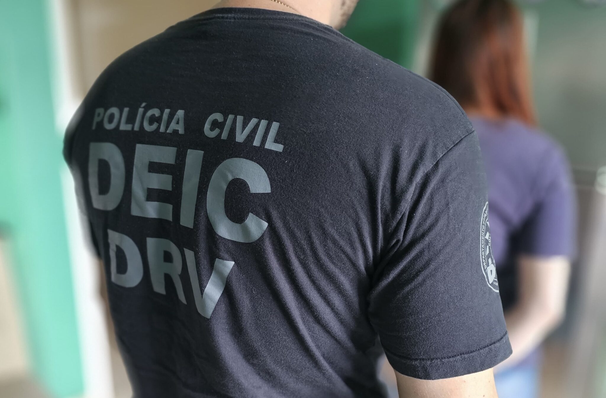 Suspeita de coordenar logística de grupo especializado em golpes digitais é presa em Gravataí
