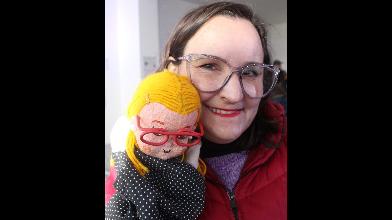 Jornalista e escritora de Gravataí inicia a produção de livro em homenagem à artista Denise Pacheco Lopes, a “Medonha”