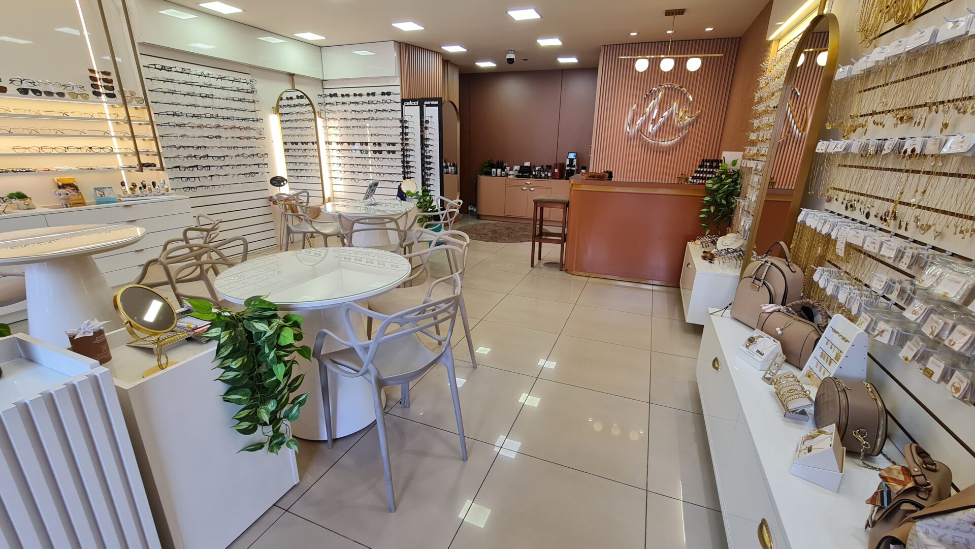 Com loja em Gravataí e planos de expansão no Brasil, Maná Alianças passa a operar também como ótica