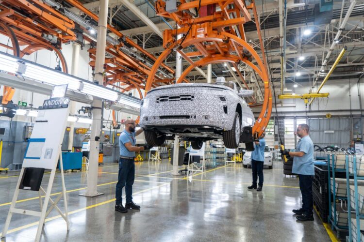 GM revela novos detalhes do Chevrolet Sonic em Gravataí e confirma posicionamento entre Onix Activ e Tracker