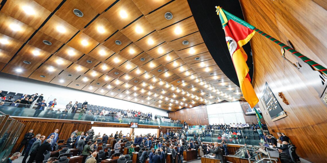 Assembleia do RS aprova auxílio para órfãos de feminicídio e cria benefício mensal de até um salário mínimo