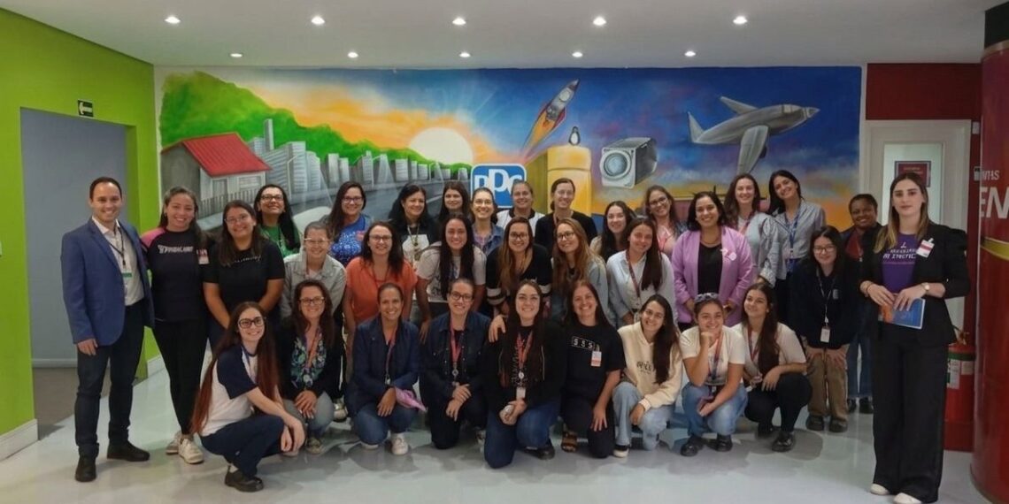 Em palestra sobre o enfrentamento à violência doméstica, fábrica de Gravataí reúne lideranças que atuam em prol do empoderamento e segurança das mulheres