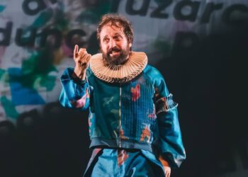 Gregório Duvivier traz “comédia poética” ao palco do Sesc Gravataí em espetáculo sobre a língua portuguesa