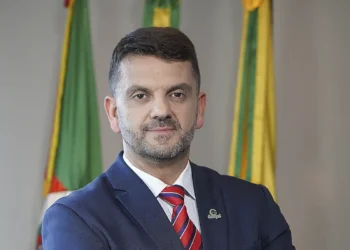 Prefeito de Guaíba deixa cargo para disputar o governo do RS, e vice assume prefeitura