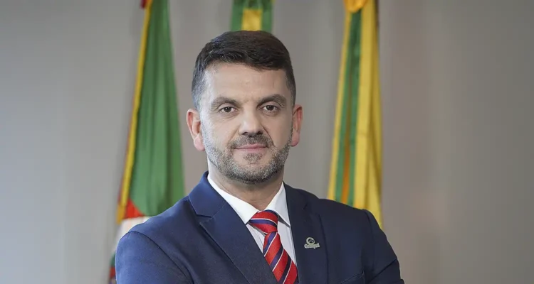 Prefeito de Guaíba deixa cargo para disputar o governo do RS, e vice assume prefeitura