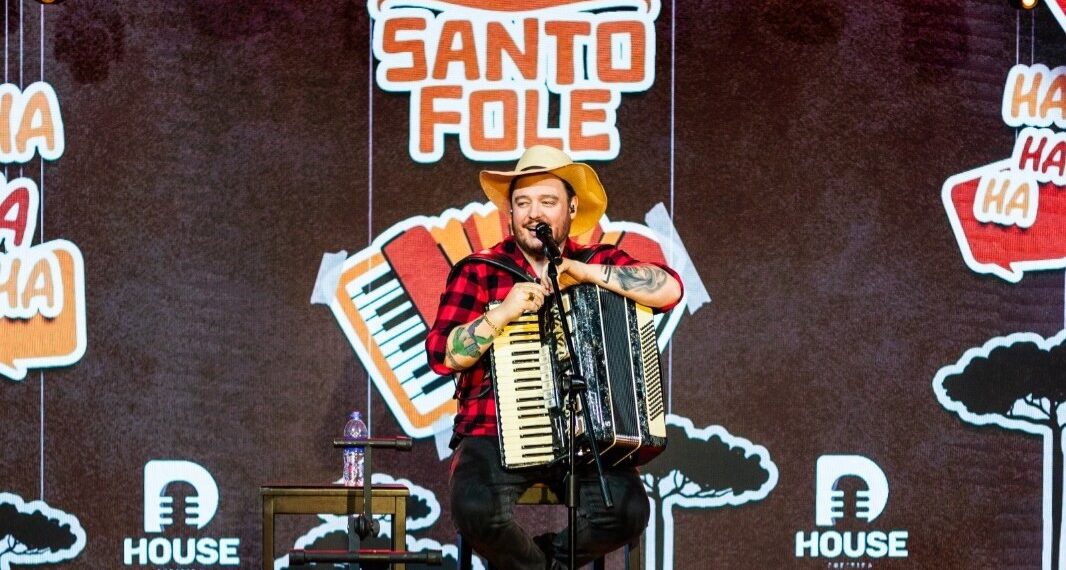 Humorista Santo Fole apresenta novo espetáculo em Gravataí no Dia do Trabalhador