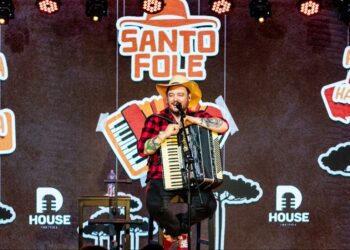 Humorista Santo Fole apresenta novo espetáculo em Gravataí no Dia do Trabalhador