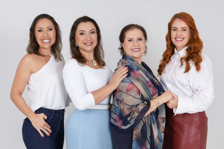 Mês das Mães: Perda de cabelo hereditária em mulheres avança de forma silenciosa, mas tratamento precoce pode preservar fios e autoestima