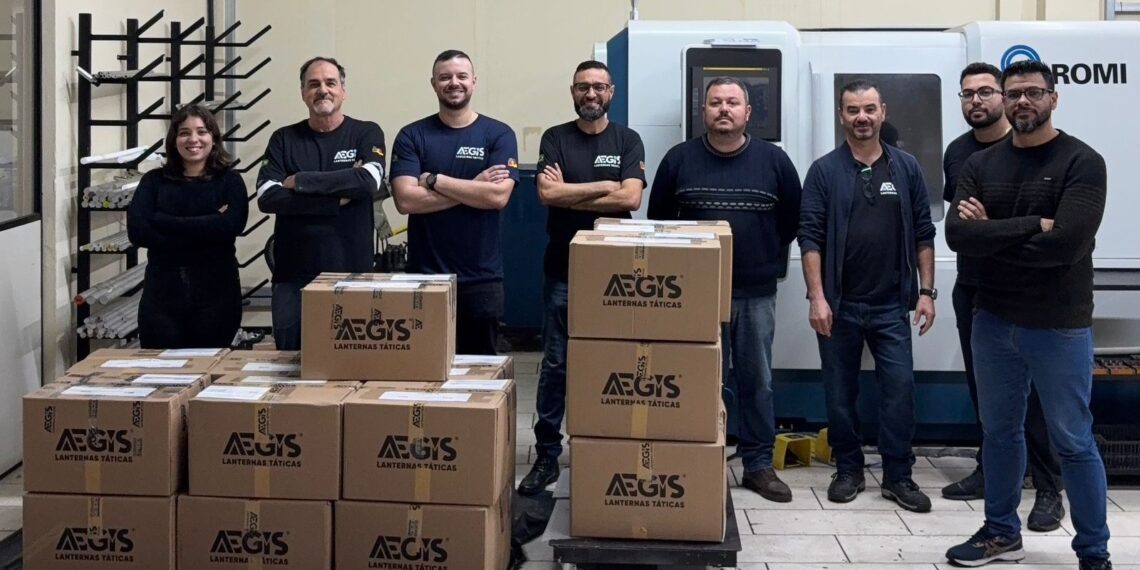 Pioneira no Brasil, empresa de Gravataí é a única fabricante de lanternas táticas da América Latina
