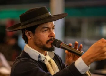 Projeto Notas de Vinho e Canto traz Lisandro Amaral para apresentação em Gravataí