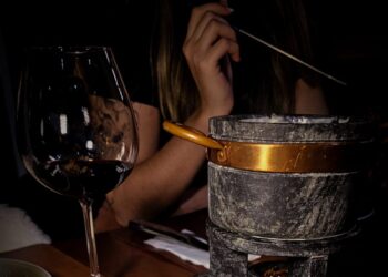 Steak Lau inicia nova temporada de fondue com carnes nobres e experiência completa em Gravataí