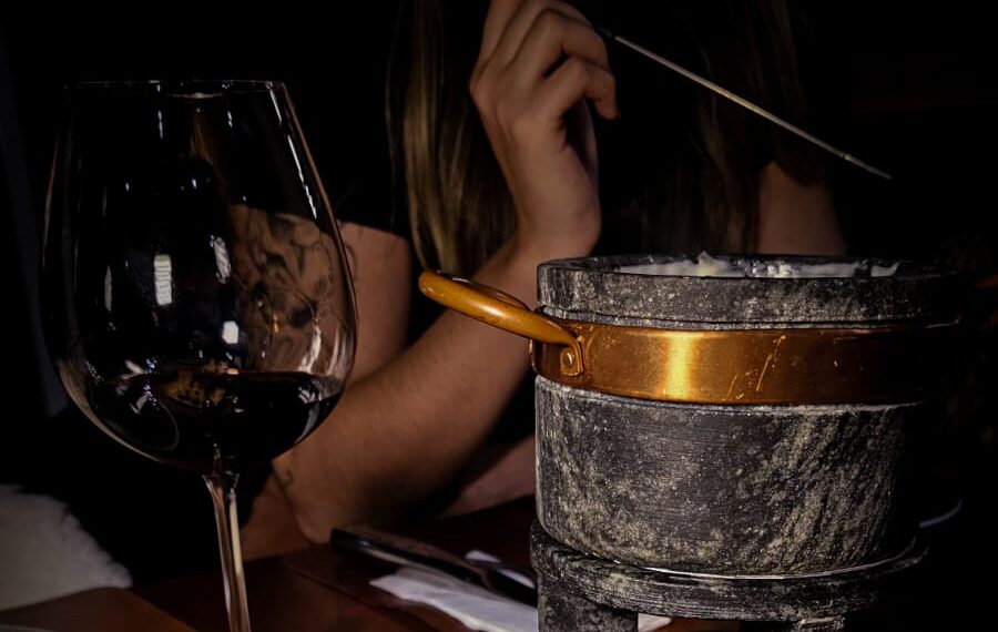 Steak Lau inicia nova temporada de fondue com carnes nobres e experiência completa em Gravataí