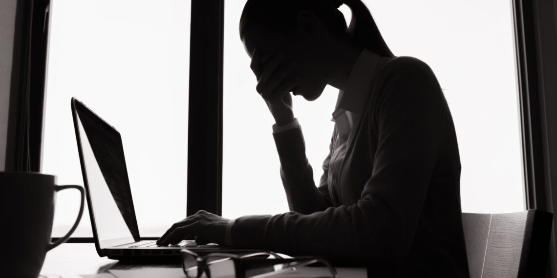 Nova NR-1 entra em vigor e amplia responsabilidades das empresas sobre saúde mental no ambiente de trabalho