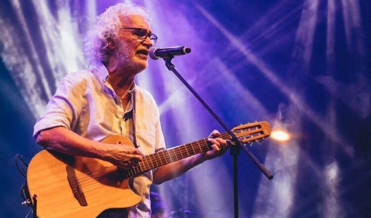 Cantor e compositor de grandes sucessos da música brasileira, Renato Teixeira se apresenta no Teatro do Sesc Gravataí em agosto