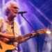 Cantor e compositor de grandes sucessos da música brasileira, Renato Teixeira se apresenta no Teatro do Sesc Gravataí em agosto
