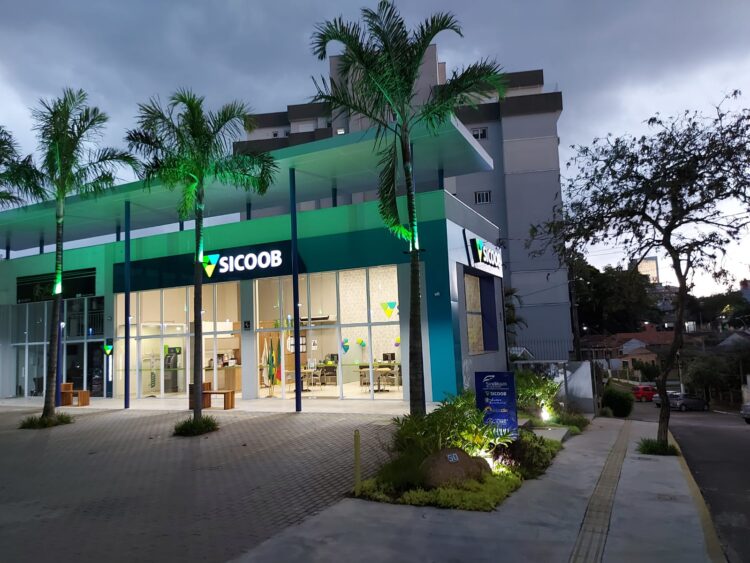 Sicoob alcança 10 milhões de cooperados após crescer 44% em três anos
