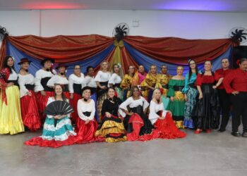 Em Gravataí, grupo de dança cigana une moda e terapias em brechó beneficente neste sábado