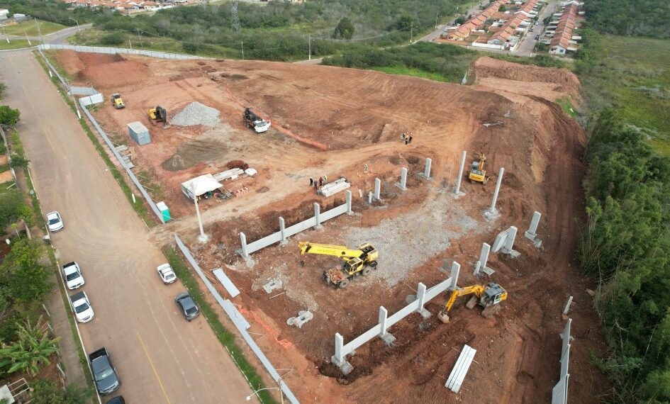 Com terraplenagem e fundação do ginásio esportivo concluídas, obra da Escola Breno Garcia avança em Gravataí