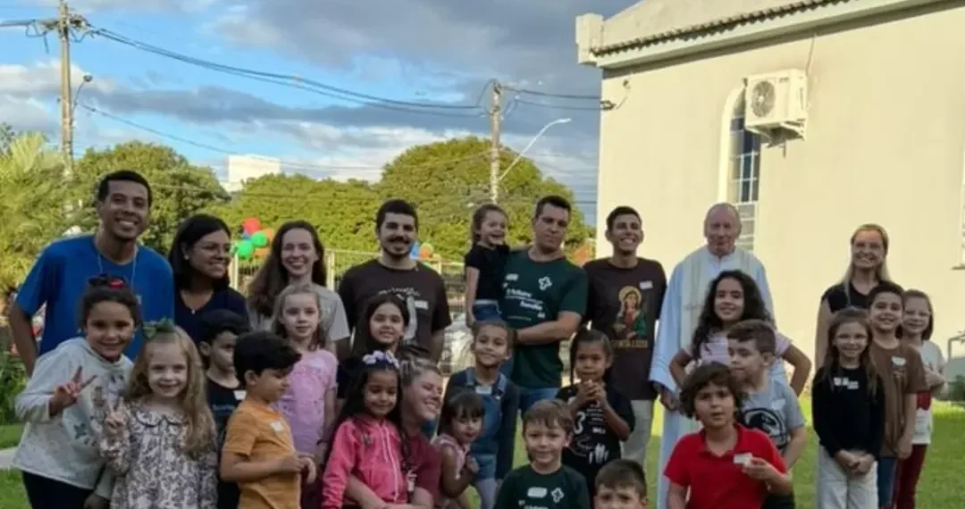Comunidade Santa Luzia busca aproximar crianças da espiritualidade por meio de encontros acolhedores e atividades lúdicas