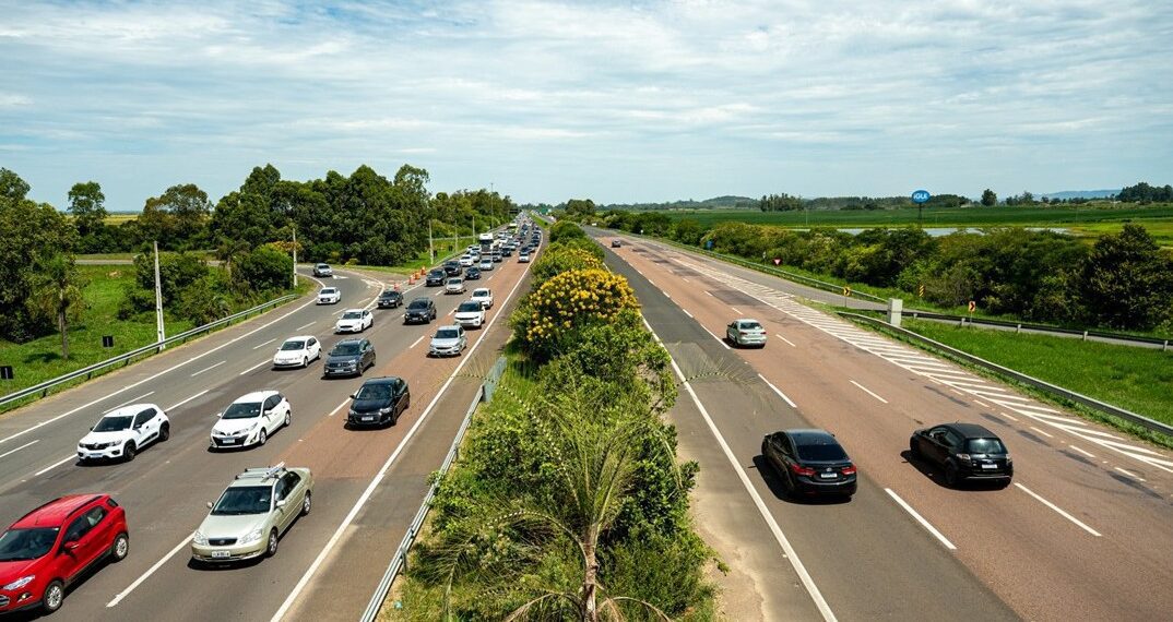 Estimativa para o feriado de Corpus Christi é de que mais de 320 mil veículos circulem pela Freeway