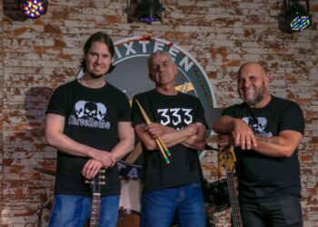 Edição comemorativa de 14 anos da Festa Yaba-Daba Dance terá show da Banda Threeheads em Gravataí