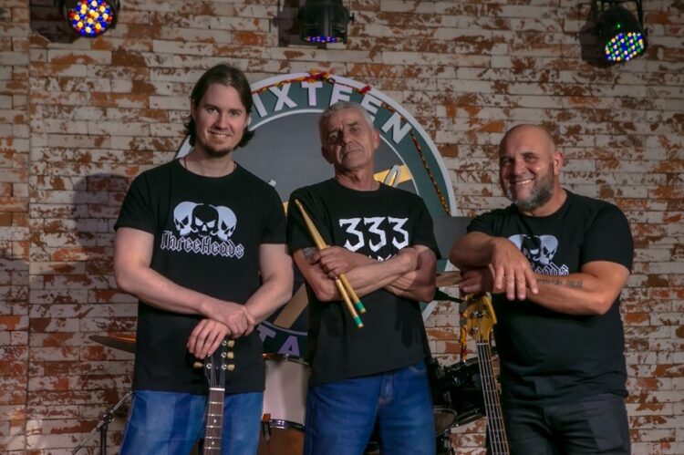 Edição comemorativa de 14 anos da Festa Yaba-Daba Dance terá show da Banda Threeheads em Gravataí