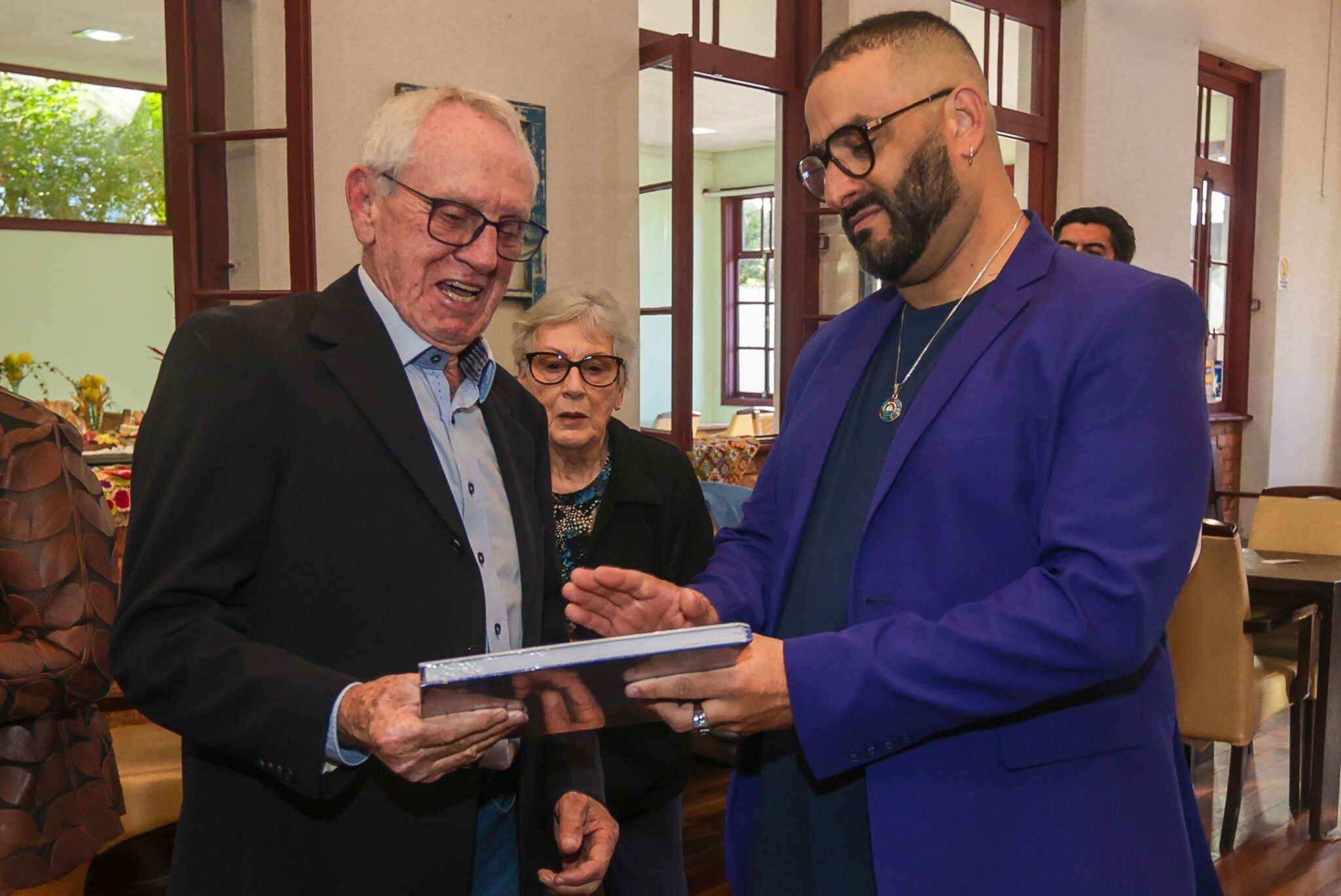 Lançada em Gravataí, biografia “Dr. Rubens Terra Lucas – Um Homem da Terra” terá exemplares doados para instituições culturais e de ensino de três cidades gaúchas