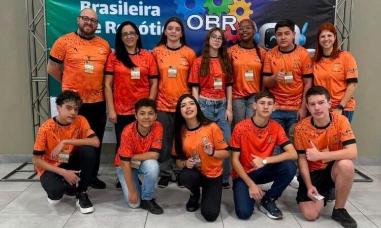 Finalista em edital nacional de fomento à robótica, equipe de Gravataí realiza campanha para adquirir kit de competições