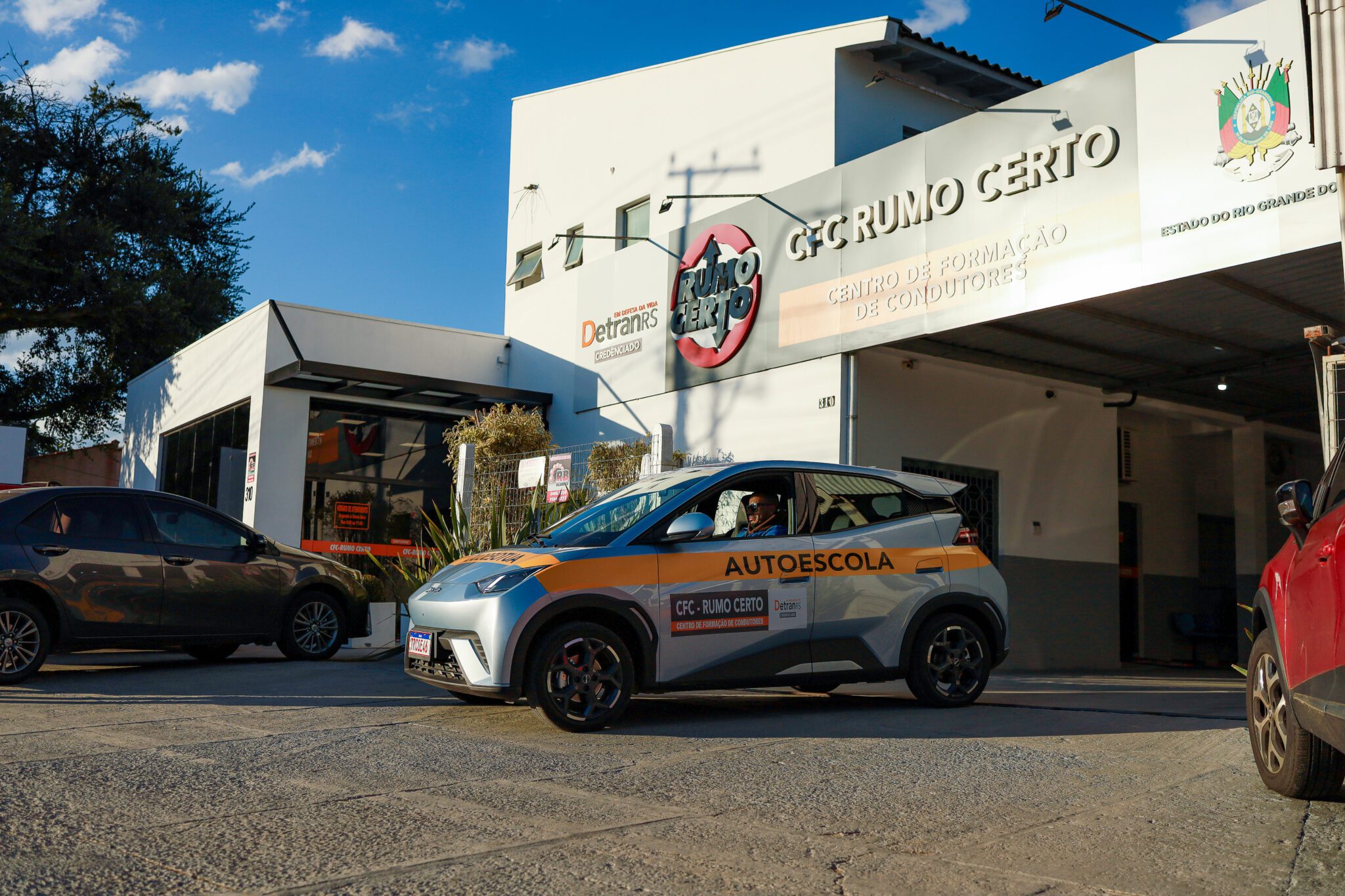 Há 25 anos formando condutores em Gravataí, CFC Rumo Certo inicia nova fase com sede ampliada e foco no atendimento humanizado