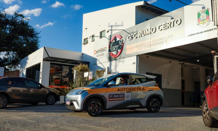 Há 25 anos formando condutores em Gravataí, CFC Rumo Certo inicia nova fase com sede ampliada e foco no atendimento humanizado