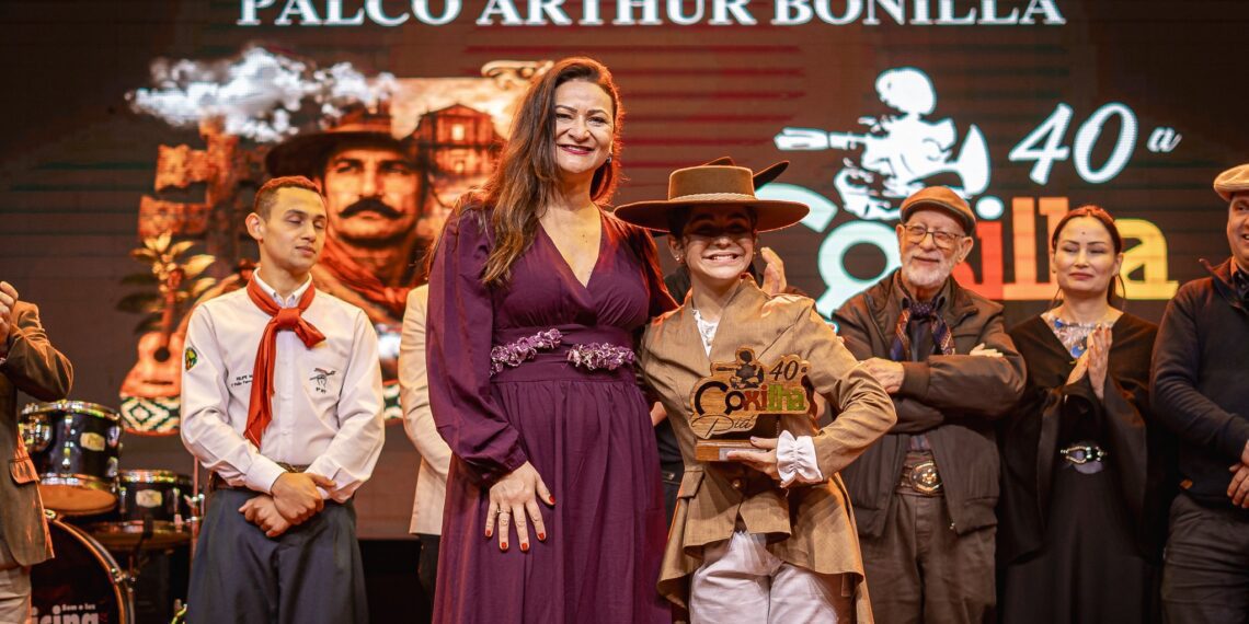 Em conquista inédita para Gravataí, cantora Laura Guedes vence um dos mais tradicionais festivais de música nativista do RS