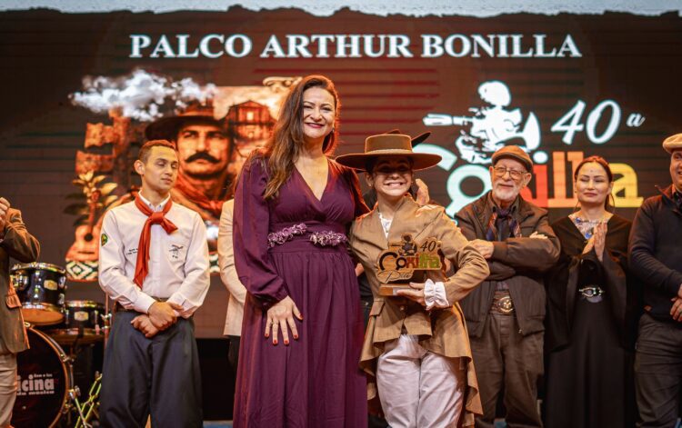 Em conquista inédita para Gravataí, cantora Laura Guedes vence um dos mais tradicionais festivais de música nativista do RS