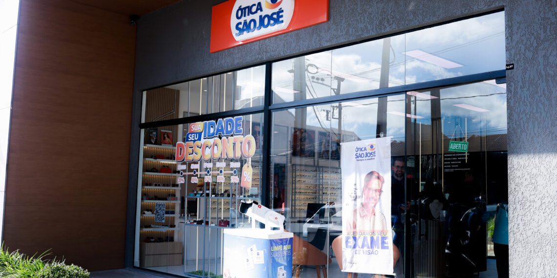 Rede de Óticas São José lança campanha que transforma idade do cliente em desconto