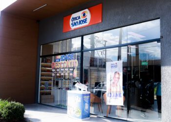 Rede de Óticas São José lança campanha que transforma idade do cliente em desconto