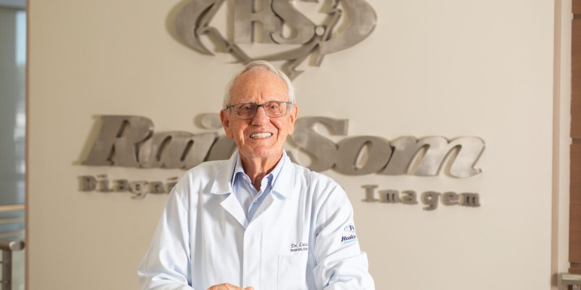 Fundador do Centro Clínico Raio Som, médico Rubens Terra Lucas tem sua trajetória contada em novo livro do historiador Amon da Costa