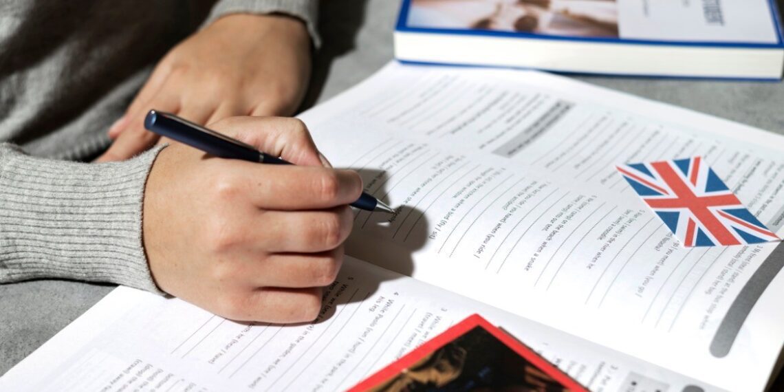 Curso de Inglês para aprimorar comunicação oral está com inscrições abertas no Senac Gravataí