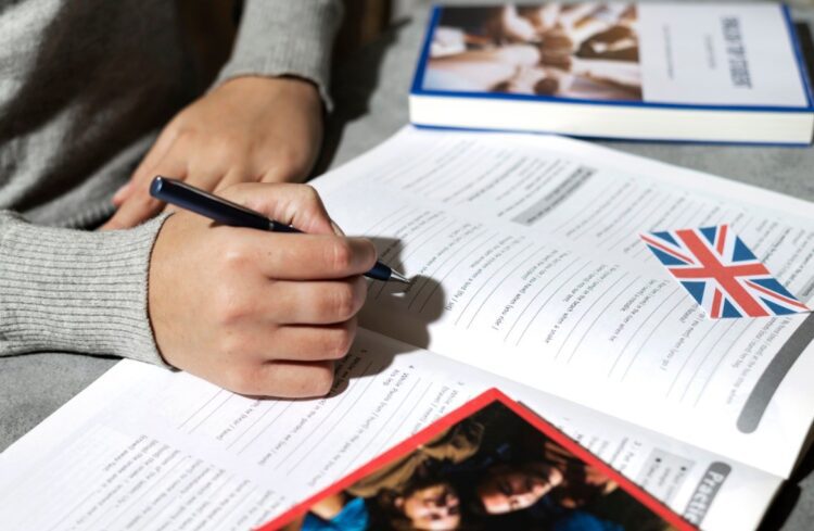 Curso de Inglês para aprimorar comunicação oral está com inscrições abertas no Senac Gravataí