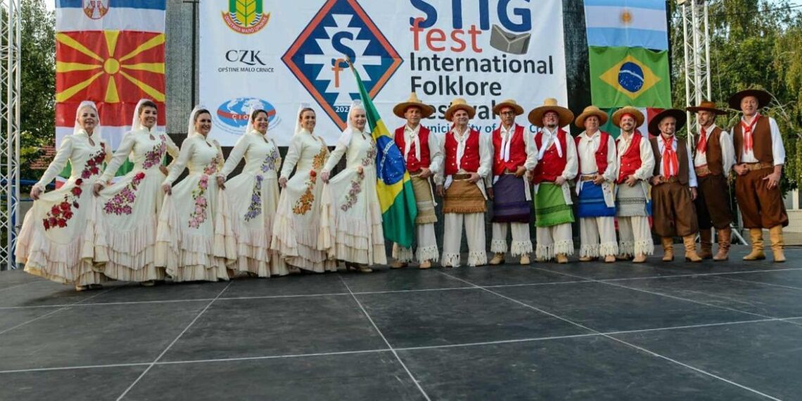 Em Gravataí, Casa dos Açores busca dançarinos, cantores e músicos para compor grupos folclóricos