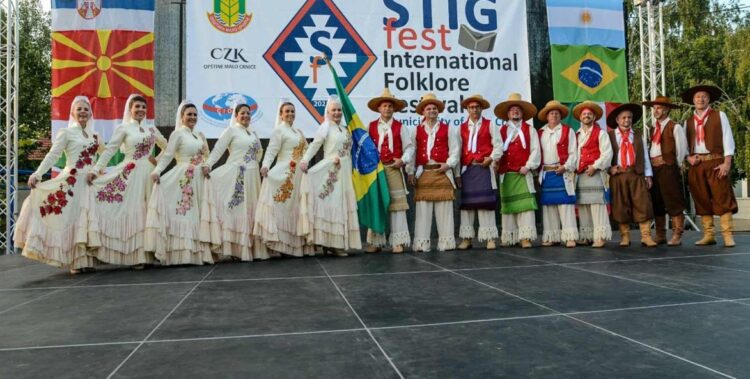Em Gravataí, Casa dos Açores busca dançarinos, cantores e músicos para compor grupos folclóricos