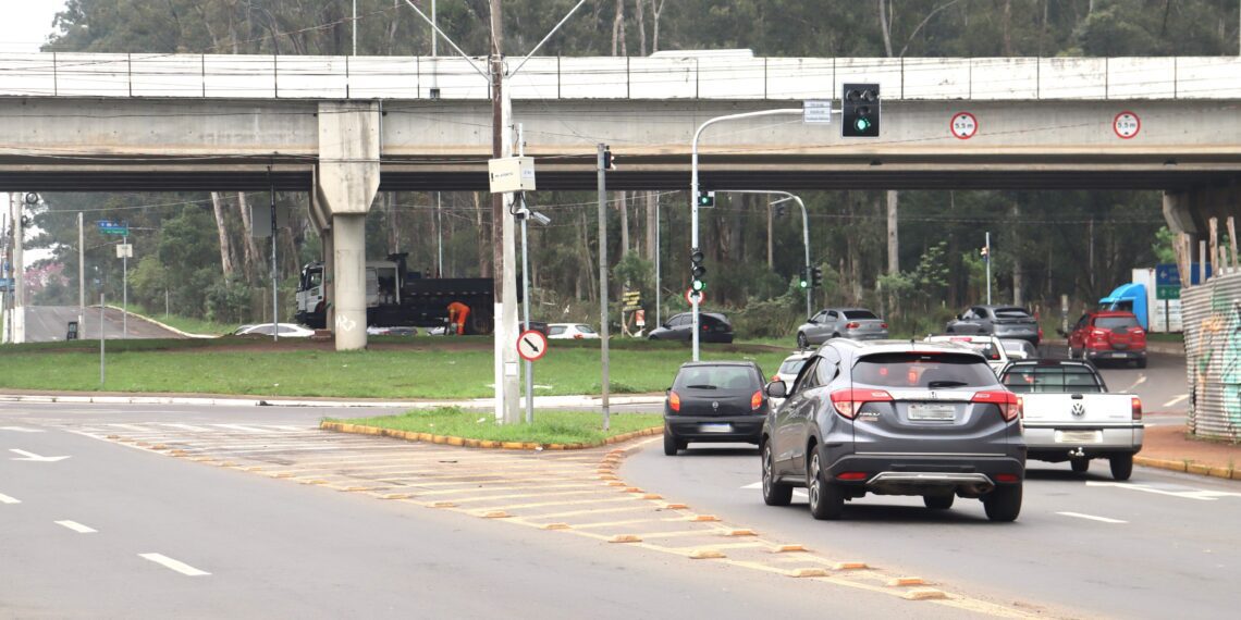 Gravataí testa inteligência artificial para melhorar fluxo de veículos na ERS-118