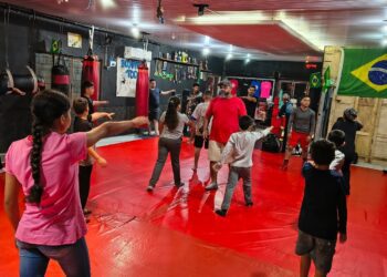Projeto utiliza o boxe como base para ensinar disciplina, respeito, autocontrole e criar novas perspectivas para crianças e adolescentes de Gravataí