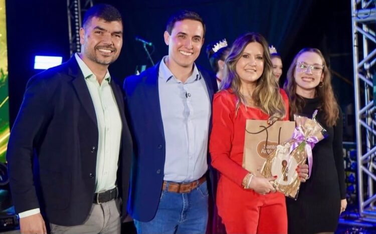 Com duas obras lançadas e um trabalho de valorização às raízes açorianas, escritora gravataiense é homenageada na Feira do Livro de Santo Antônio da Patrulha