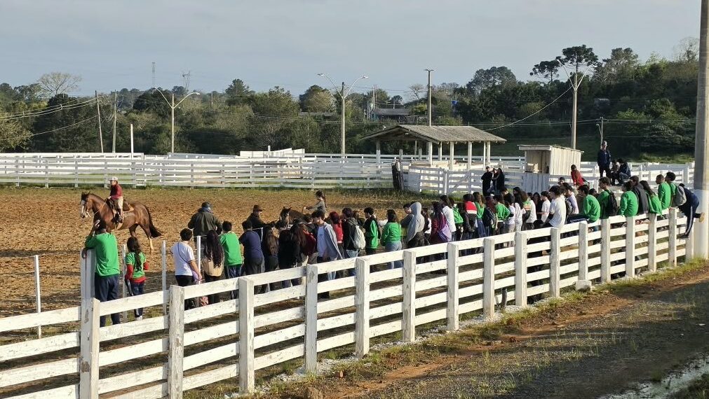 Projeto instiga estudantes de Gravataí a conhecer a história do RS e proporciona imersão na cultura gaúcha