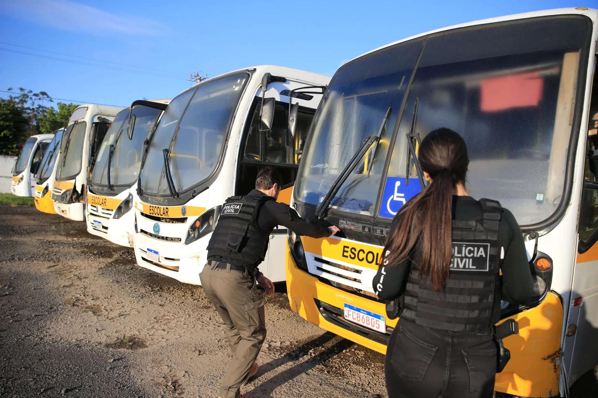 Protesto por salários atrasados reforçou suspeitas sobre ligação entre empresas investigadas no transporte escolar de Gravataí