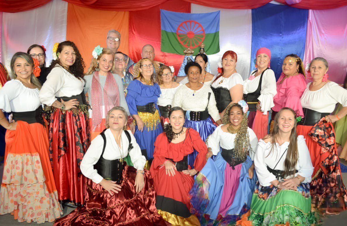 Grupo de dança cigana realiza brechó em Gravataí para angariar recursos que viabilizem participação em festivais